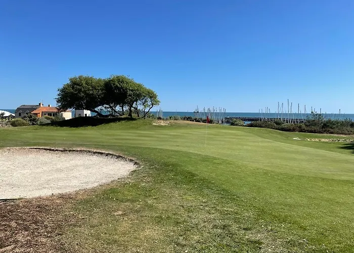 Hébergement de vacances Très Jolie Maison Sur Golf Proche *